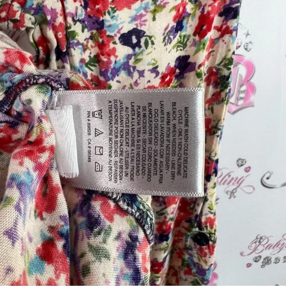Jessica Simpson embrace vibrant